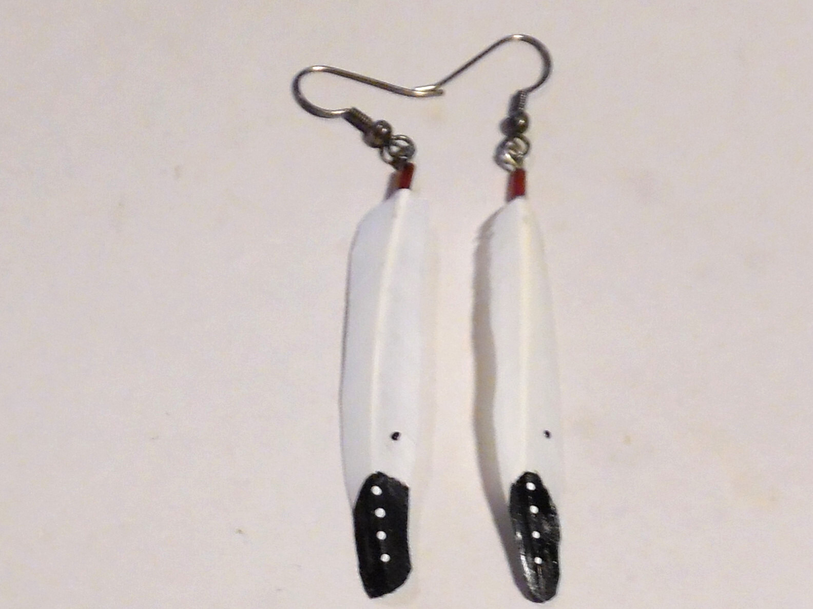 NAVAJO J- 969 REAL FEATHER HAND PAINTED BLACK & WHITE HOOK EARRINGS