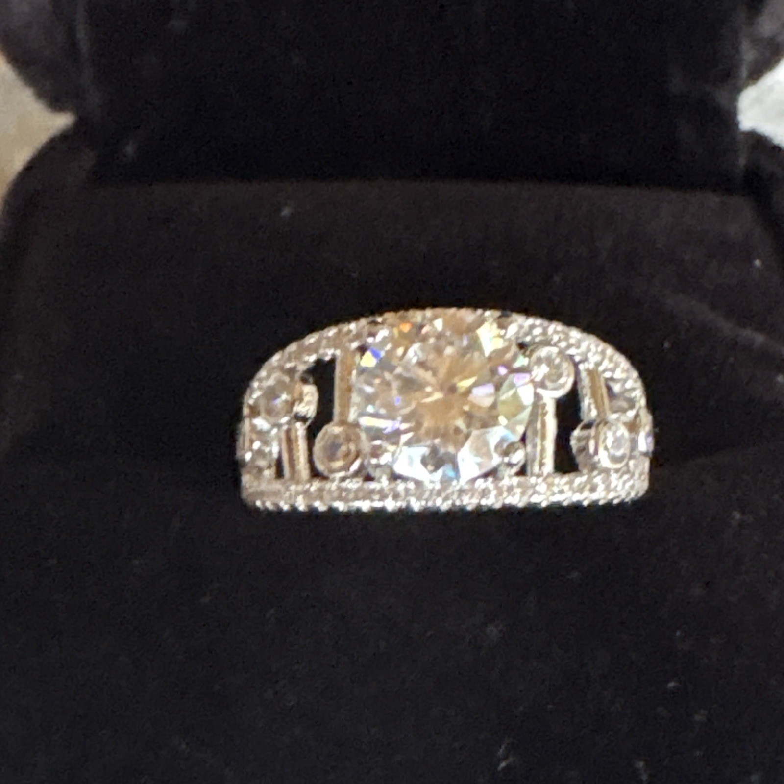 Sz 8 2.0ctw GRA Certified D Color Round Moissanite Ring CR7223