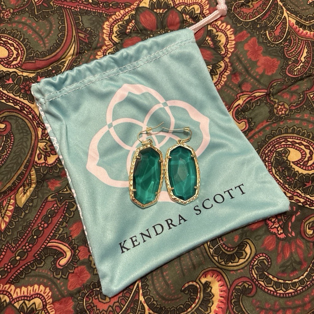 Kendra Scott Elle Drop Earrings Emerald Green Gold Retired NWOT Dust Bag