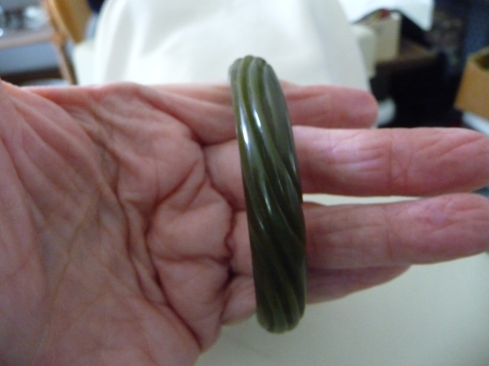 VTG BAKELITE CARVED BLACK BANGLE 1/2” W BRACELET #29/12