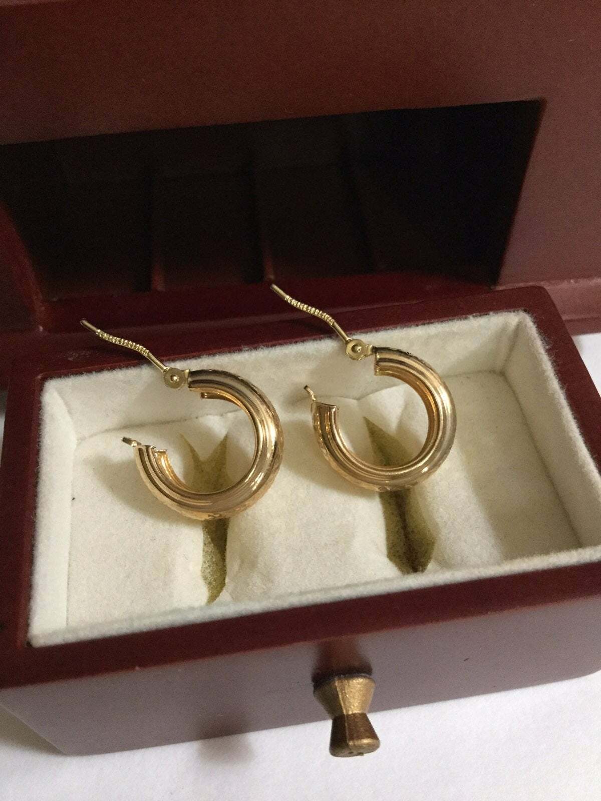 14KT Yellow Gold Diamond-cut Bolivia Earrings in a Musical Carousel Jewelry Box