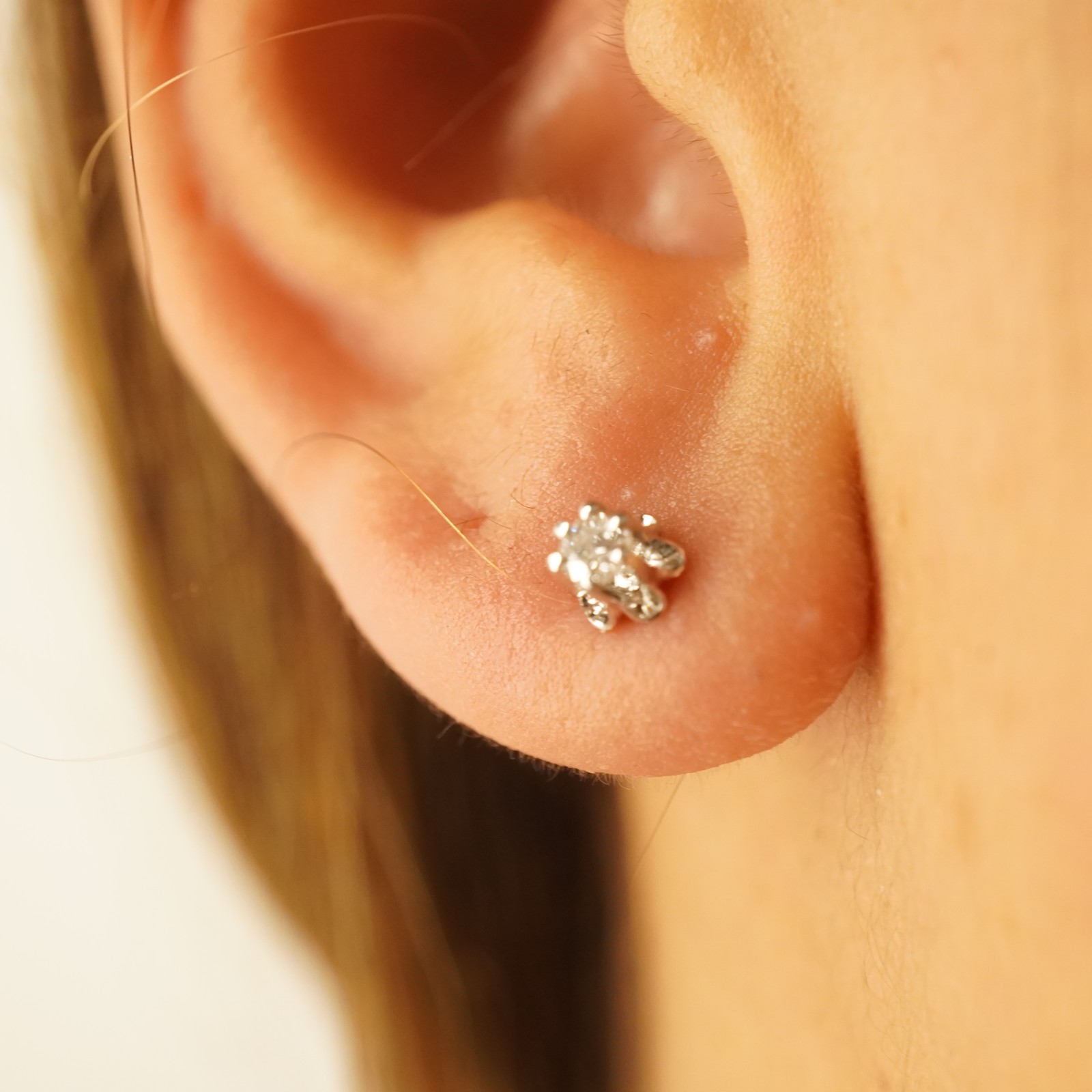 14k White Gold & 0.05ct Diamond Stud Earrings – Free Shipping USA