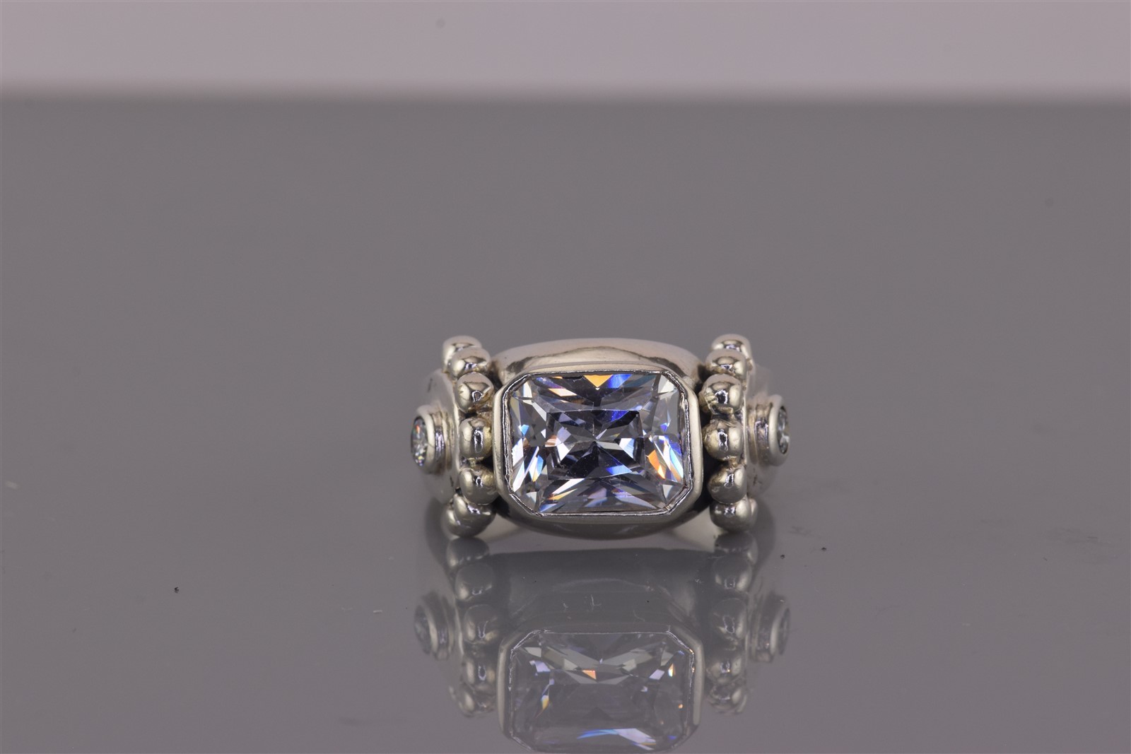 Sterling Silver Radiant Cubic Zirconia Dotted Bead Collar Band Ring 925 Sz: 7