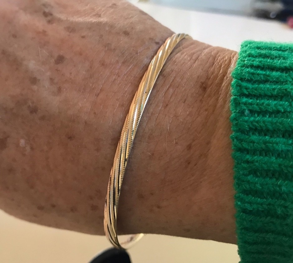 10k gold bangle bracelet 4.7g 4mm yellow gold slip on large trio 3×2.5”