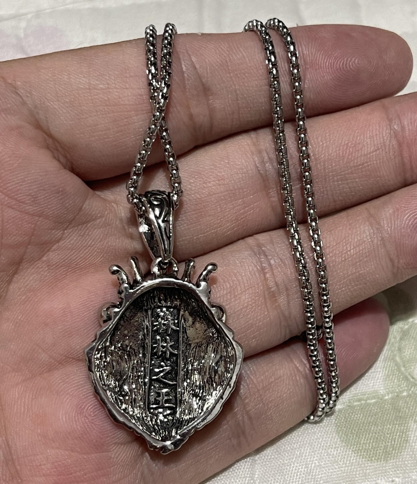 Calm Lion king Crown Animal Jungle Leo Men Cubic Zirconia Pendant silver-plate