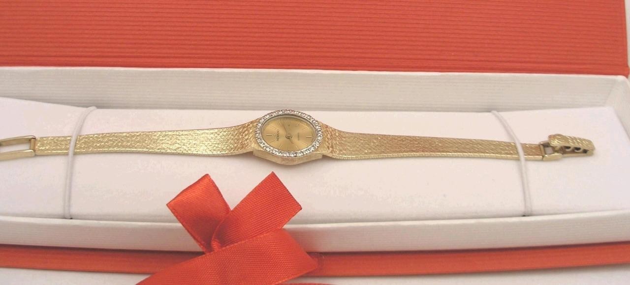B56 Movado Ladies 14 K Sold Gold Case & Bracelet Swiss Quartz Wrist Watch w Box