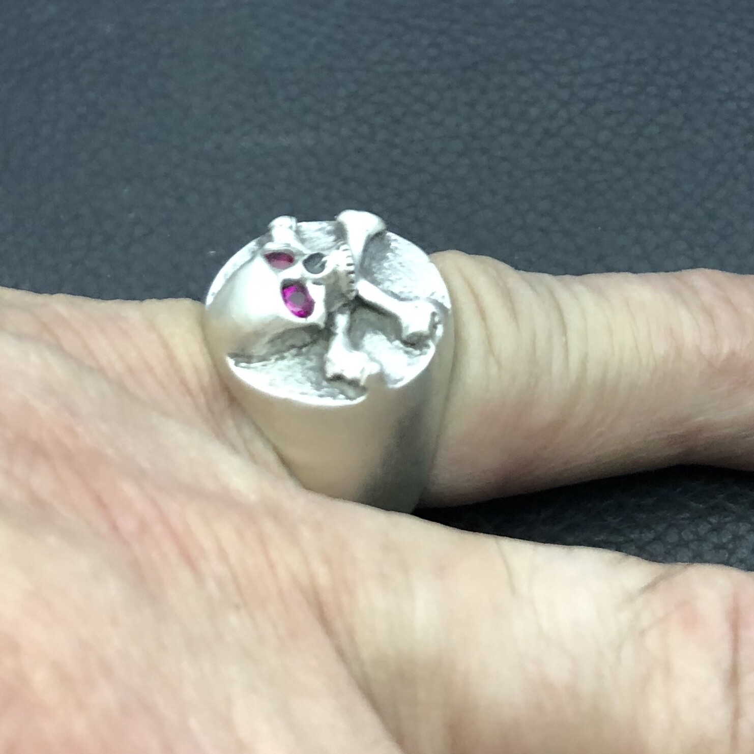MJG STERLING SILVER SKULL & BONES RING. RUBY EYES. MEMENTO MORI. BIKER. SZ 10.5