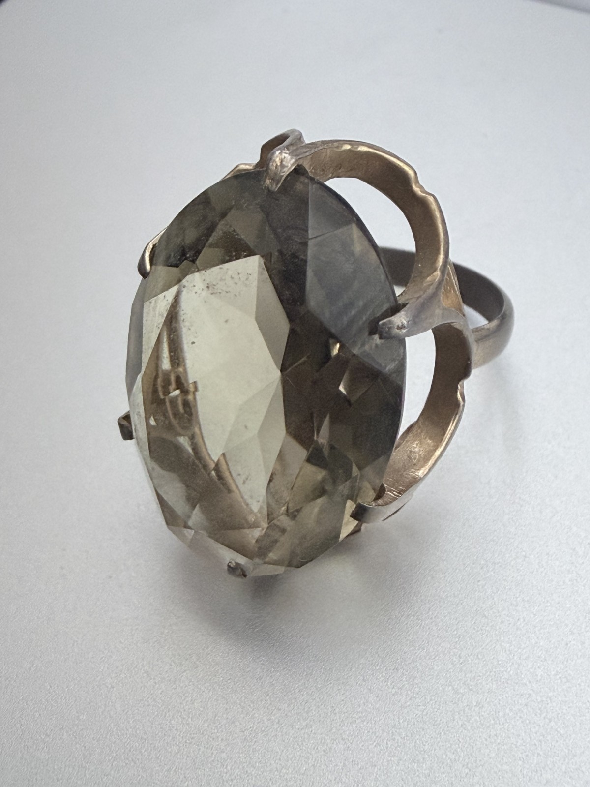 VINTAGE FAUX CITRINE FACETED GLASS GOLD-TONE OVAL COCKTAIL RING