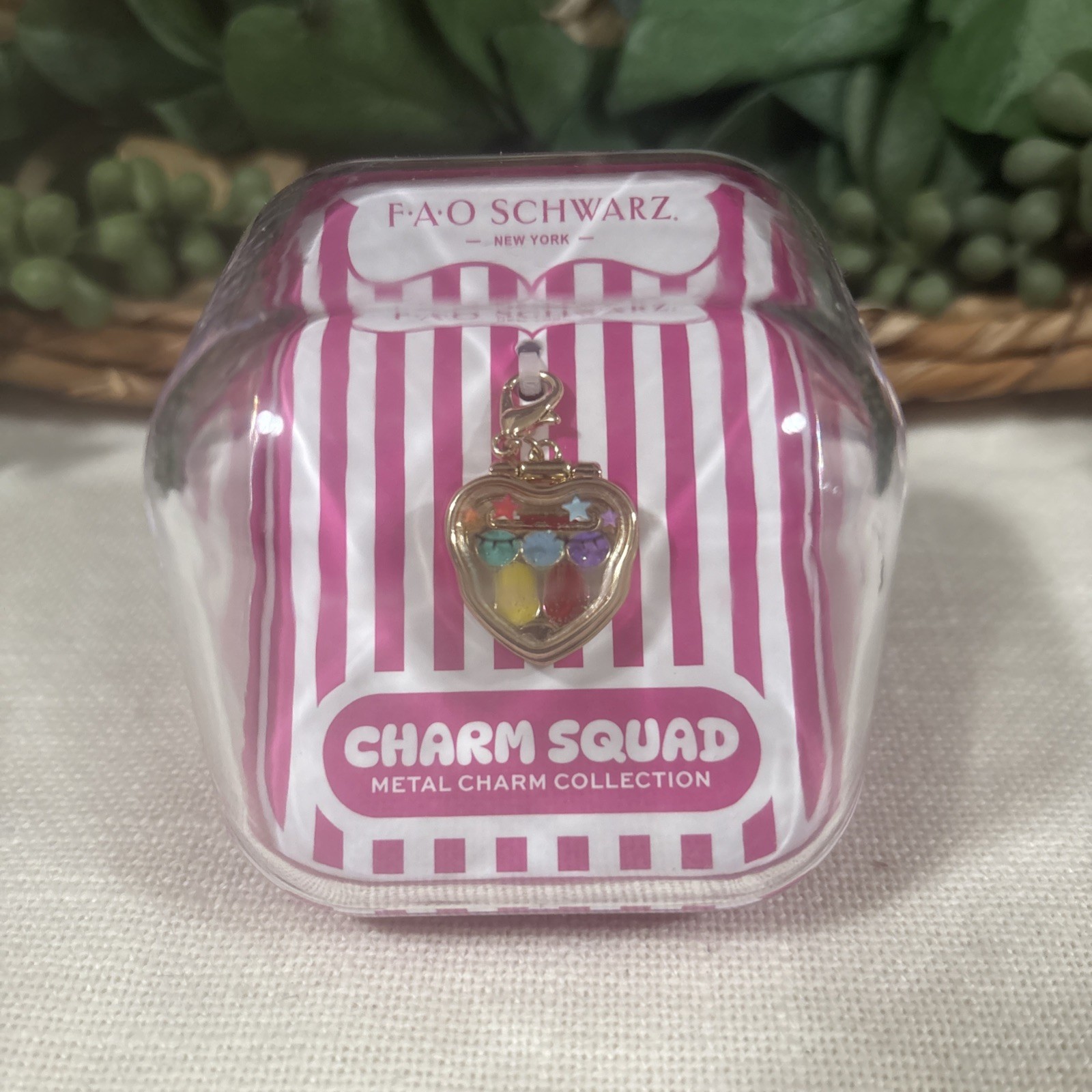 fao schwarz charm squad Metal charm NIB, gold accent color Lobster Clasp Heart