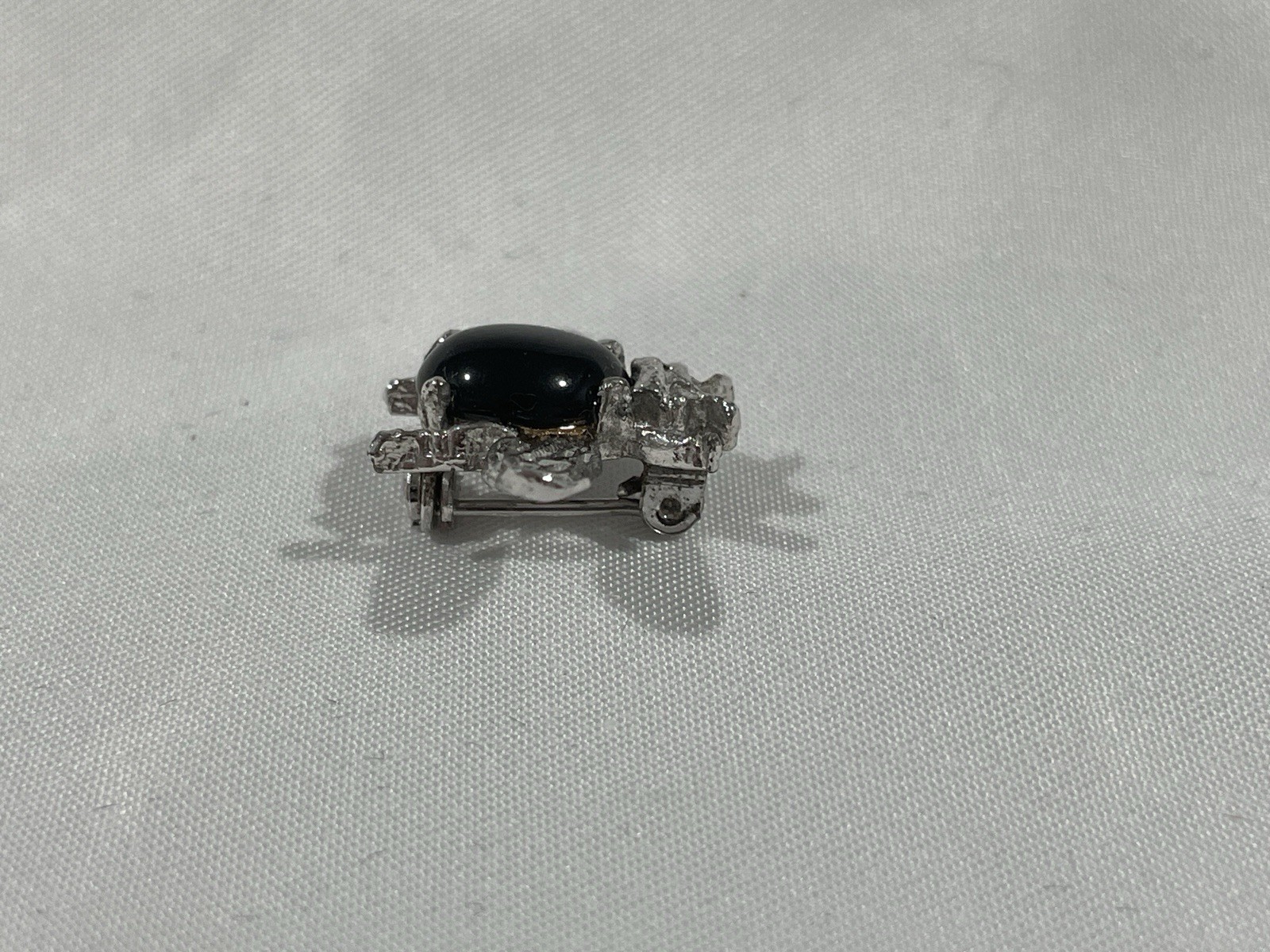Silver-Tone Bee Brooch Pin with Black Oval Cabochon Bezel Setting 1 in