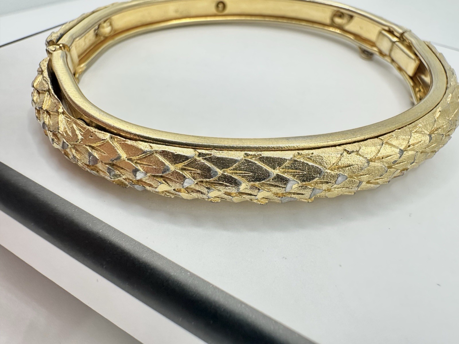 VTG Gold Tone Hinge Bangle Snake Skin Textured Bracelet Unsigned Estate MCM Read