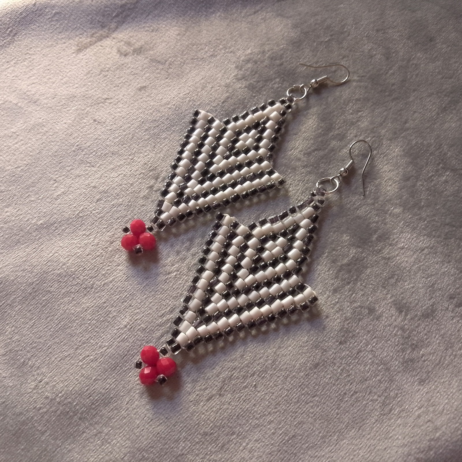 Handmade Ethnic/Boho/Africa Crystal Triangle Earrings White Black Red