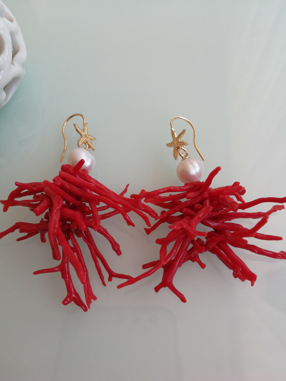 Orecchini con corallo rosso naturale e perla .Orecchini rametti rossi corallo.