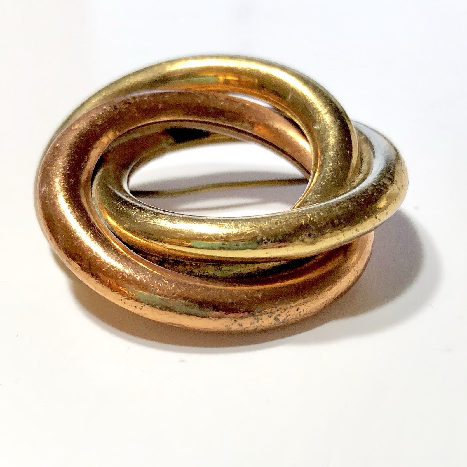VINTAGE 50’s TRI COLOR GOLD CLASSIC CIRCLE WREATH BROOCH CELTIC LOVE KNOT PIN