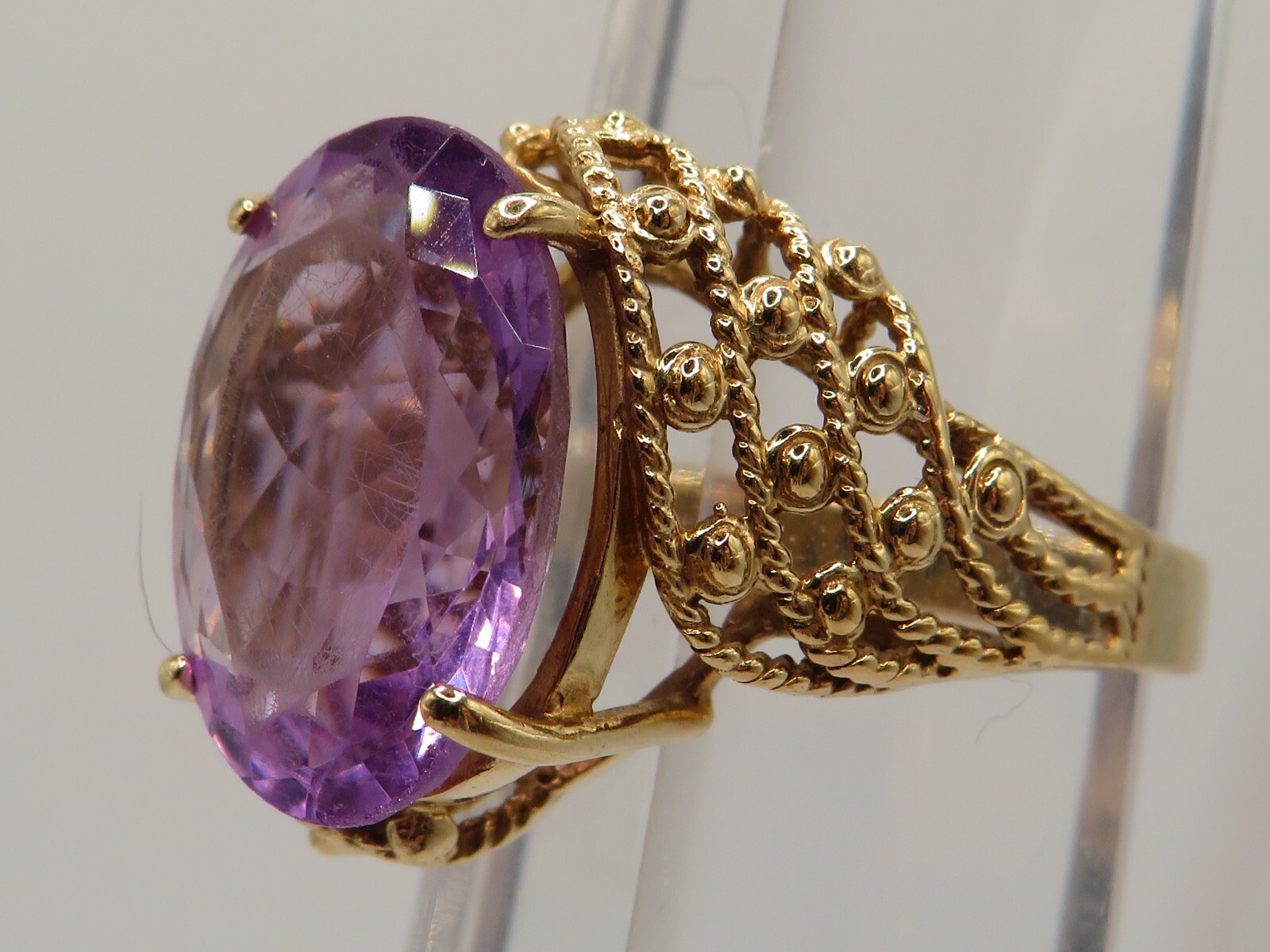 10K YELLOW GOLD RING w 7.2ct AMETHYST in a FILIGREE-STYLE SETTING – SIZE: 7*