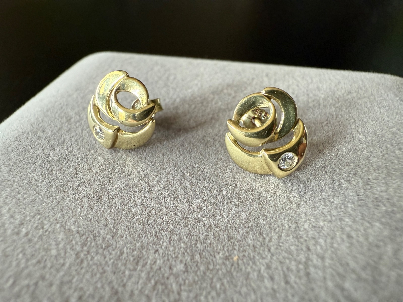 Stud earrings with 2 diamonds 585 Yellow gold