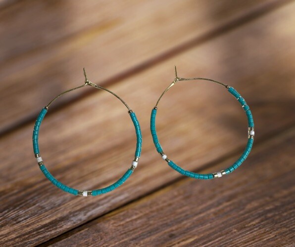 EARRINGS FREE PEOPLE SEED BEADS WHITE Turquoise Gold COLOR Hoop HOOK NWT Hoop