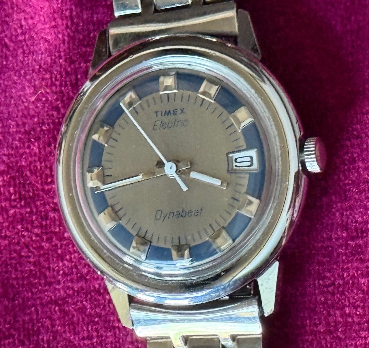 VINTAGE 1970’S TIMEX ELECTRIC DYNABEAT, SILVER/BLUE DIAL, VINTAGE BAND, RUNNING