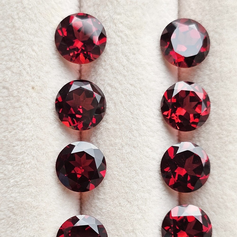 Round 7mm 2pcs 3CT. Outstanding! Natural Red Mozambique Garnet Africa VVS