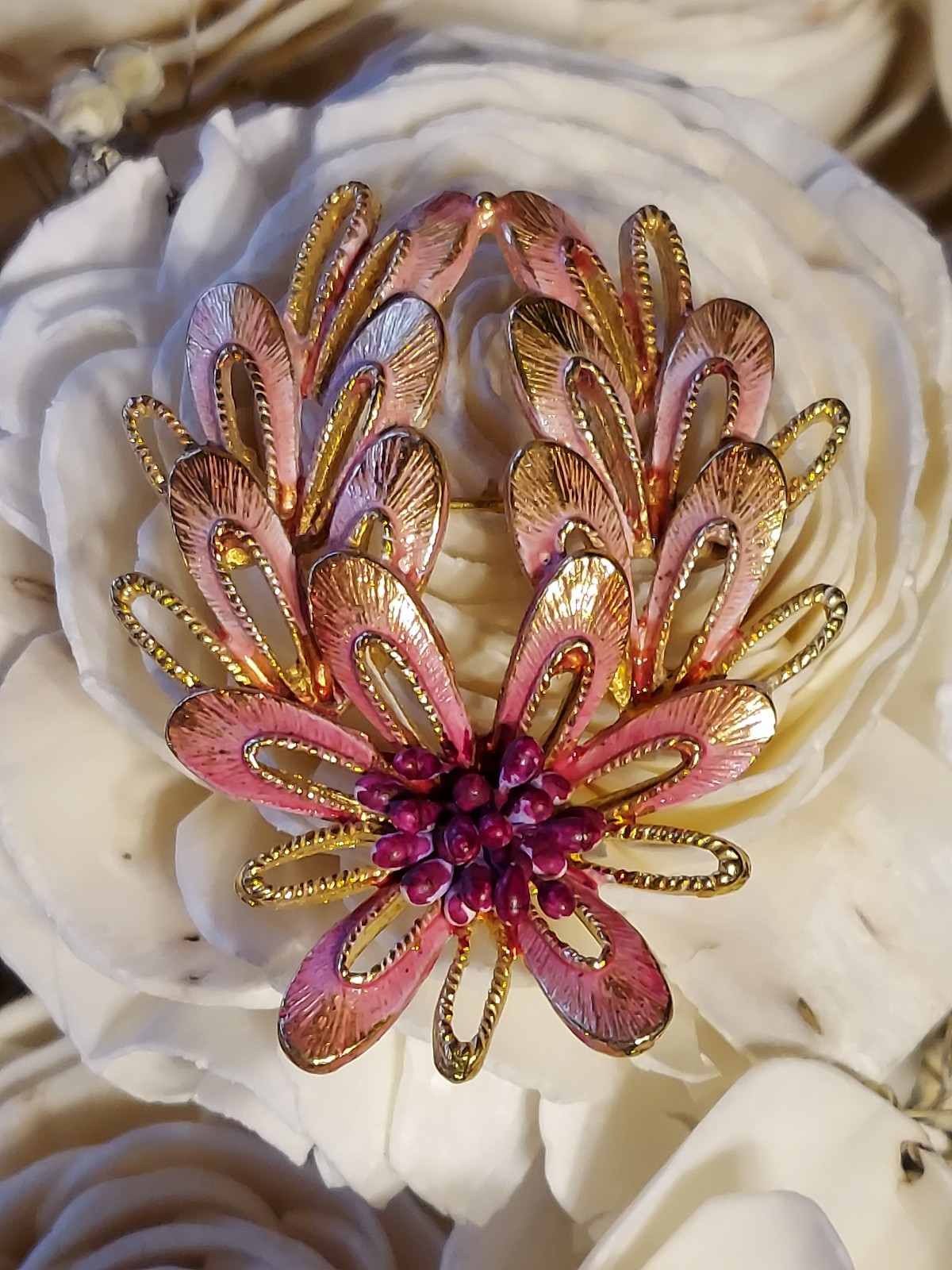 Florenza Brooch Mauve & Pinks Gold Tone Post 1955 Fabulous 2.25″ x 1.5″