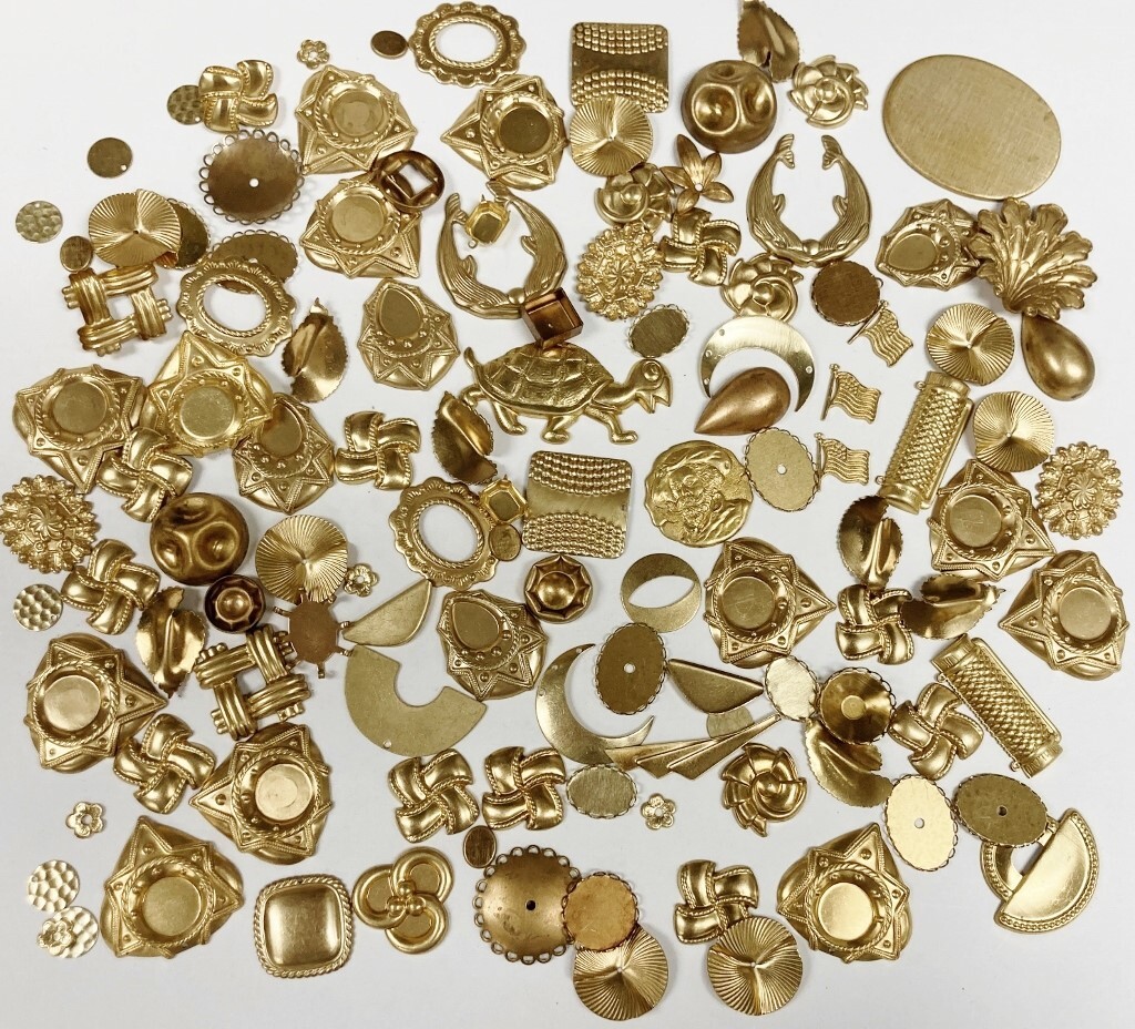 1/2 POUND VINTAGE ASSORTED SOLID BRASS STAMPINGS, FINDINGS & SETTINGS LOT 1652