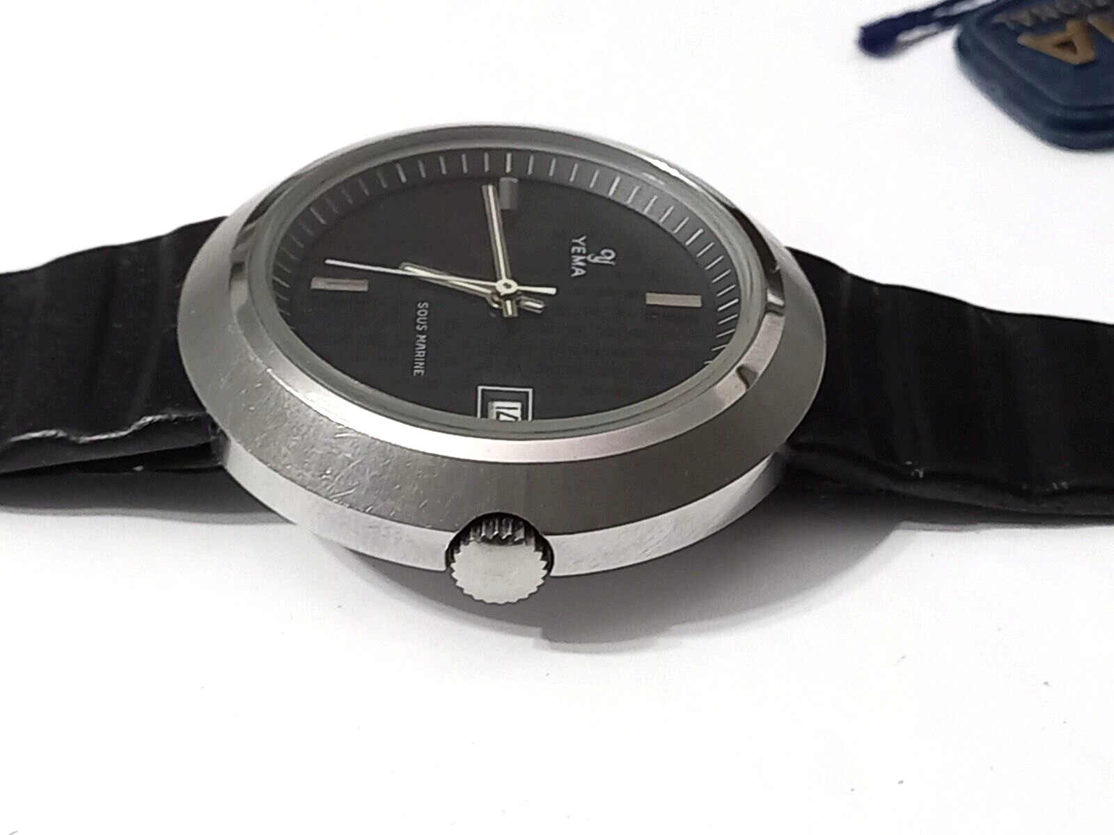 NOS 40MM 1970’S STEEL YEMA SOUS MARINE ” UFO ” AUTOMATIC DATE -RARE BLACK DIAL