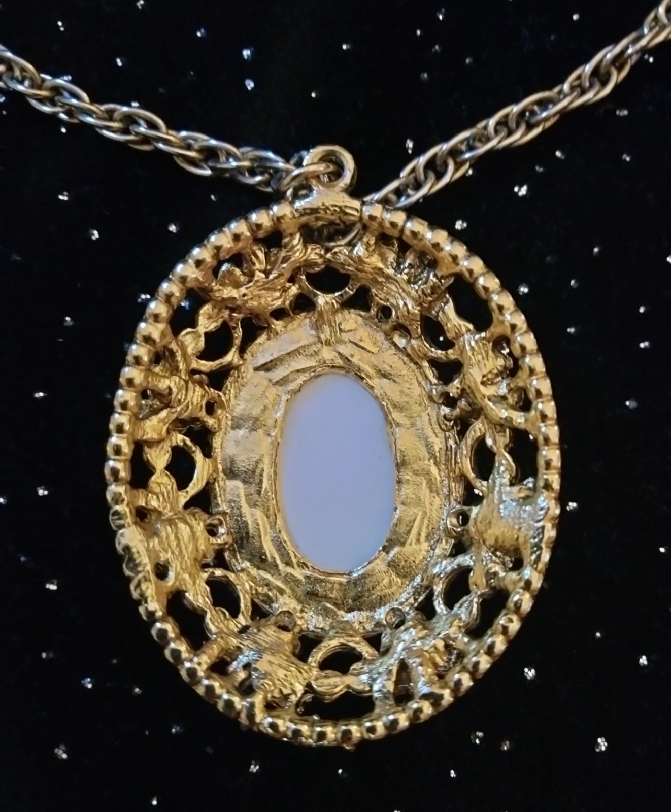 CAMEO NECKLACE PALE PINK ROSE, GOLD COLOR CHAIN APPROX. 24″ VICTORIAN, BEAUTIFUL