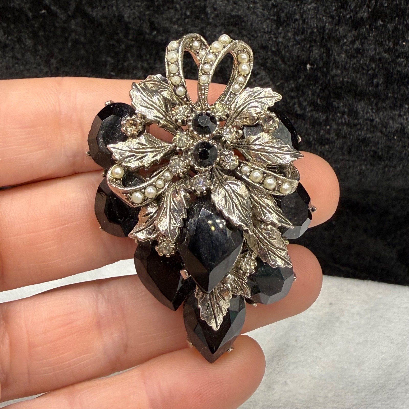 Vintage ART Rhinestone Brooch Black Silver Tone Signed