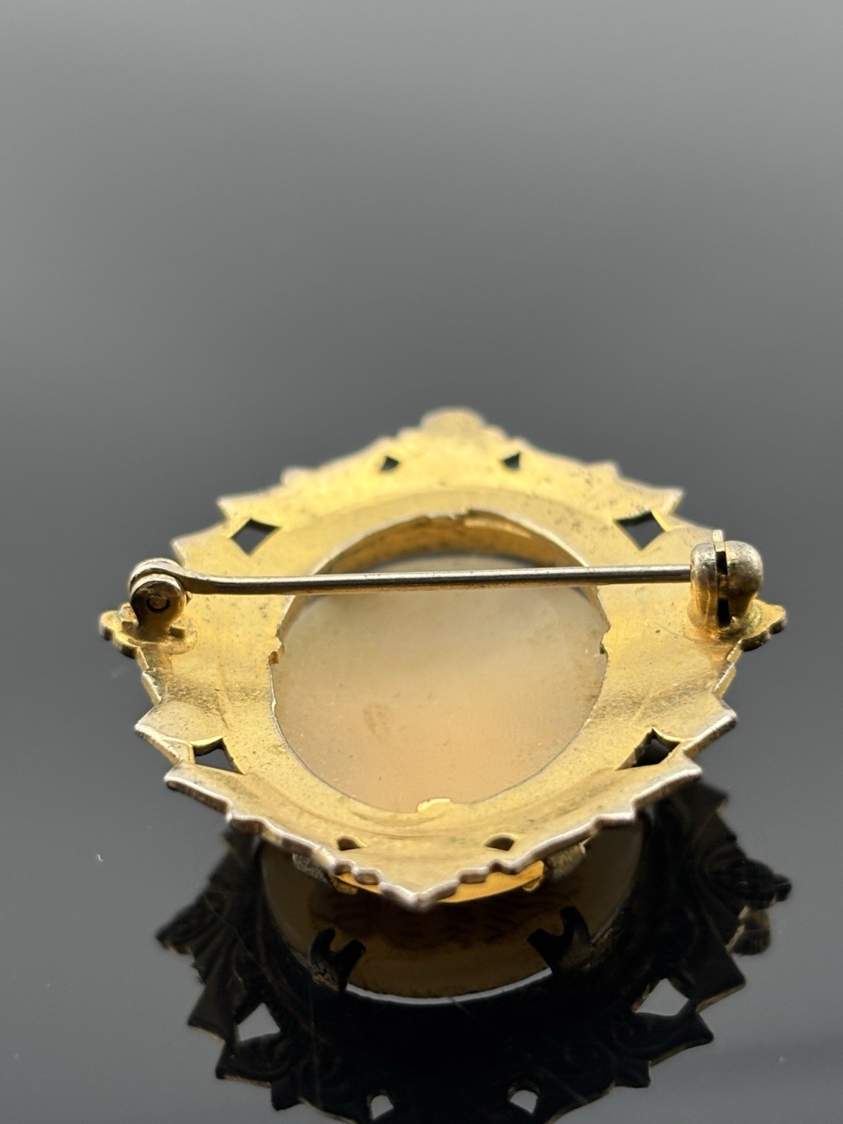 Unique Vintage Gold Plated ? Cameo Brooch Old Shell Carving Some Tarnish Damage?