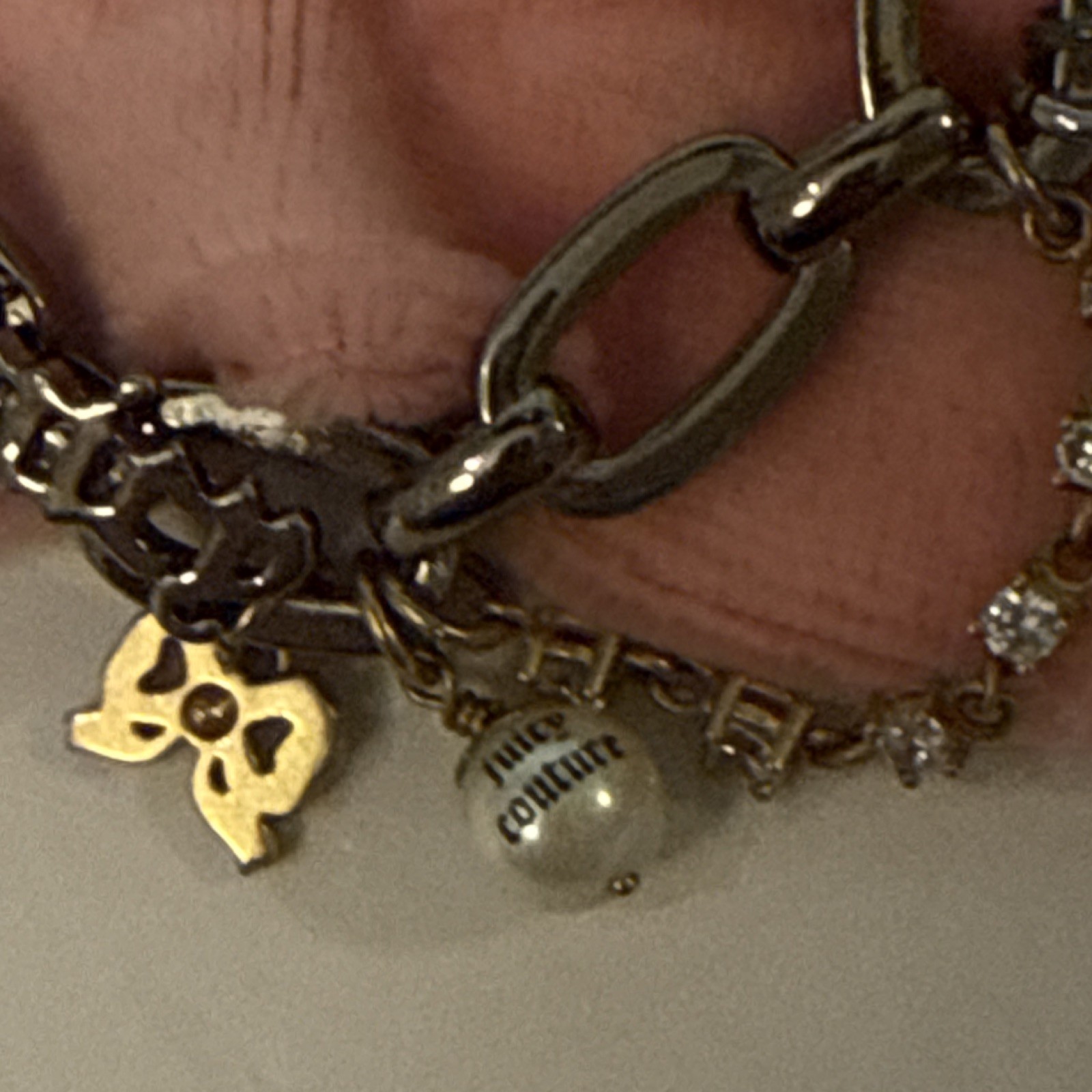 Y2K Juicy Couture LET THEM EAT COUTURE Pearl Heart Charm Bracelet Silver Tone