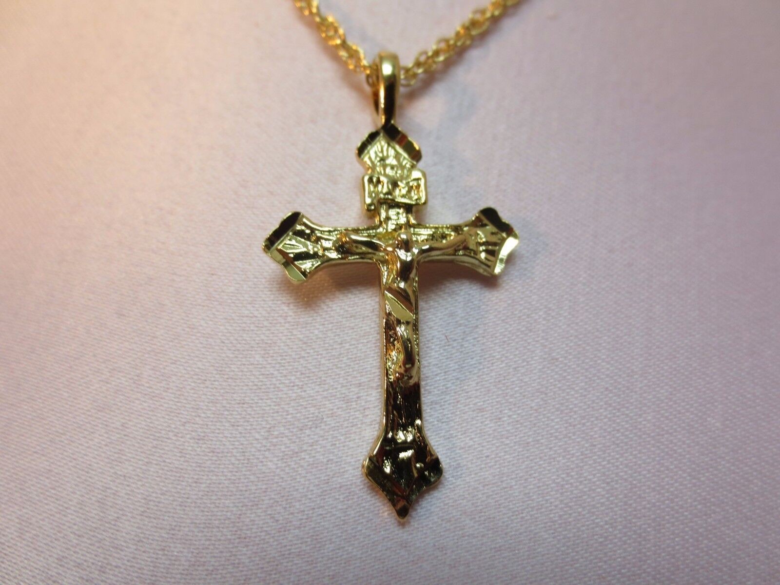 14 KT GOLD PLATED ABOUT 1 1/2 INCH CRUCIFIX CROSS W/ 16″-30″ ROPE CHAIN-2623