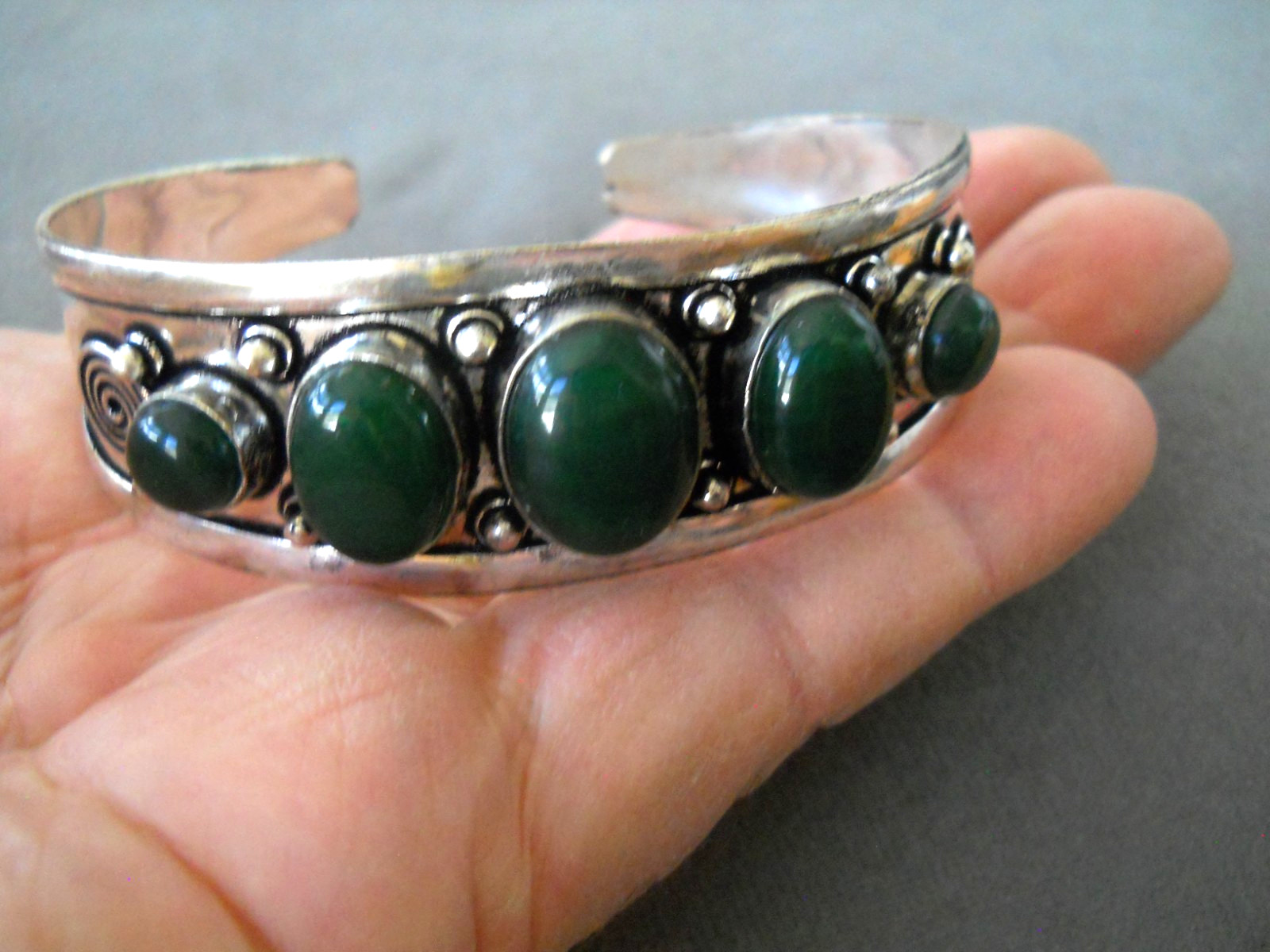 Southwest Style Deep 5-Green Banded Domed Stones Silver Tone Row Cuff Bracelet
