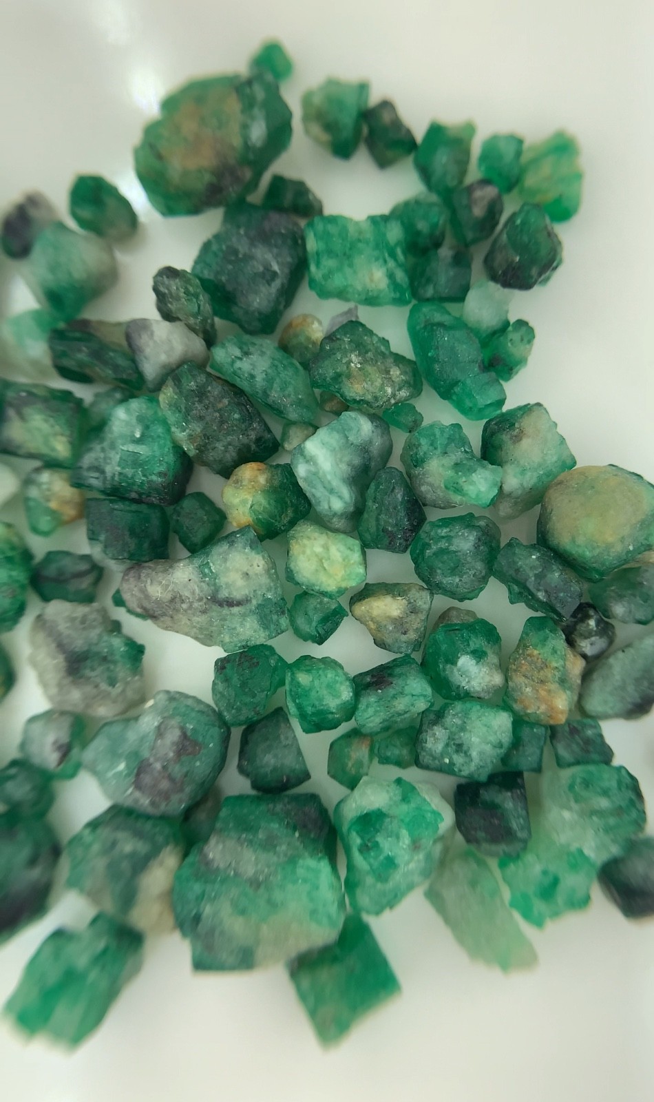 56 CT Natural top green crystal rough emerald gemstone raw lot
