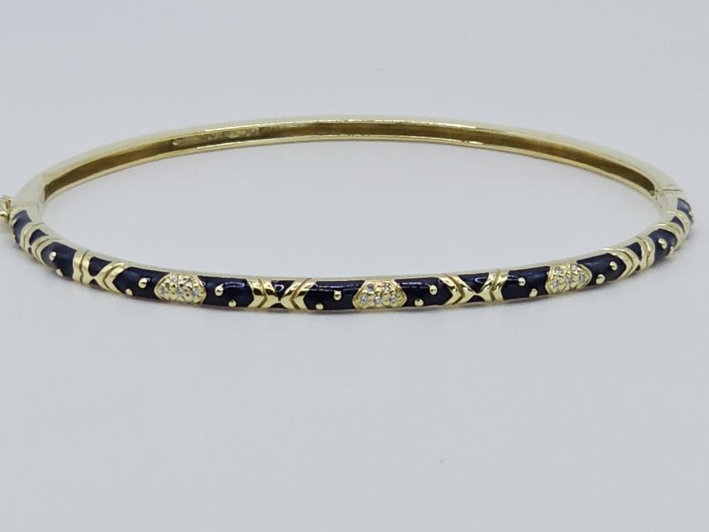 7″ 18K Yellow Gold Round Diamond Blue Enamel Bangle Bracelet (ML1081011)
