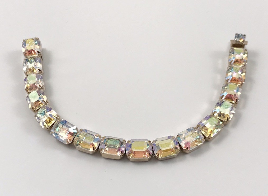 Brilliant Vintage Weiss Emerald Cut Aurora Borealis Gold Tone Bracelet. #890