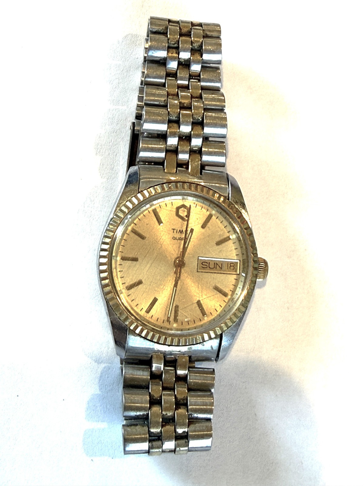 Vintage Timex Q M Cell 2 Tone Men’s Watch w/ Day and Date Working