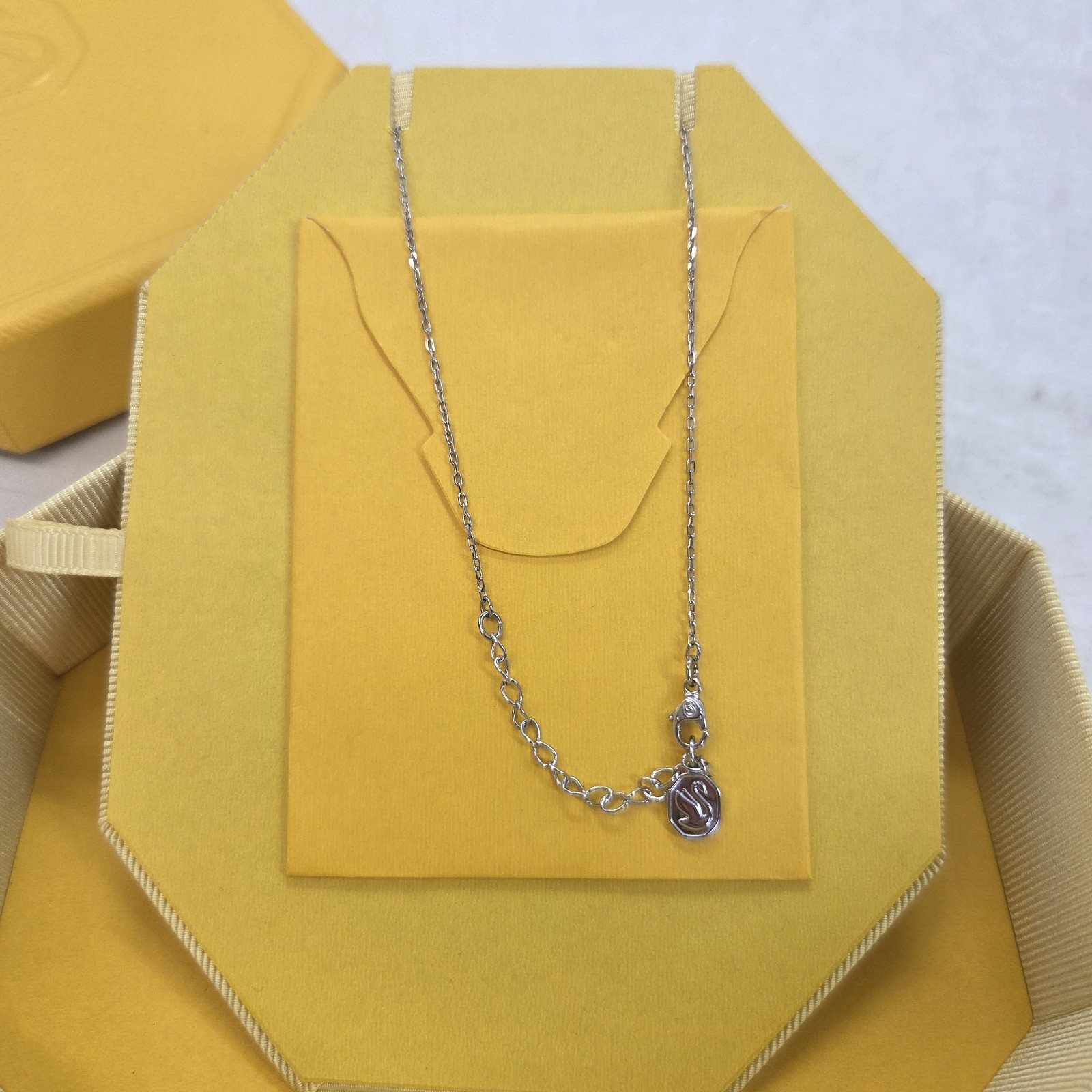 Swarovski Una Pink Crystal Necklace Earrings Set Boxed & Pink Unbranded Heart