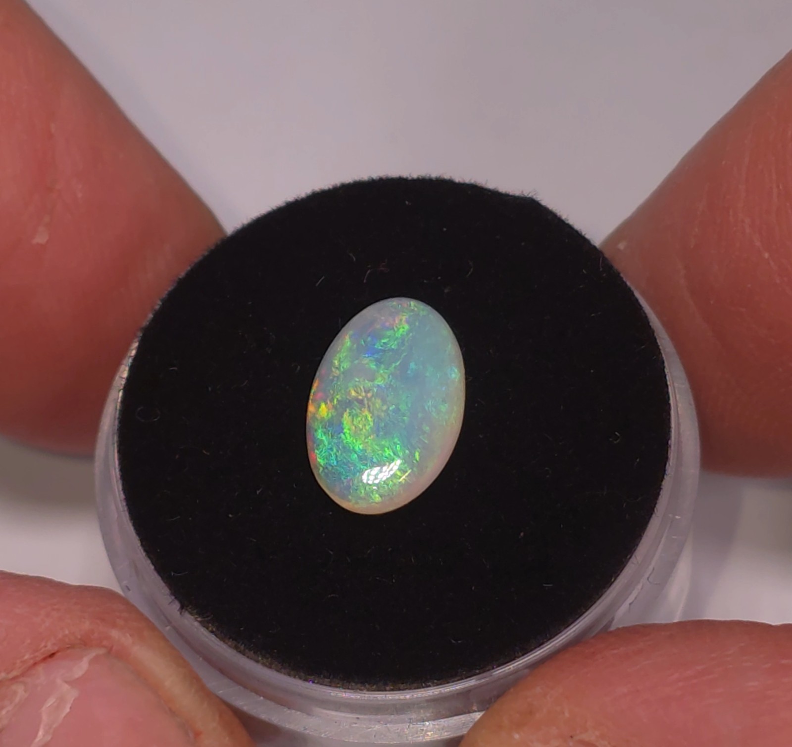 Coober Pedy solid opal. 1.75ct. 11 x 7.5mm Oval. Australian opal.