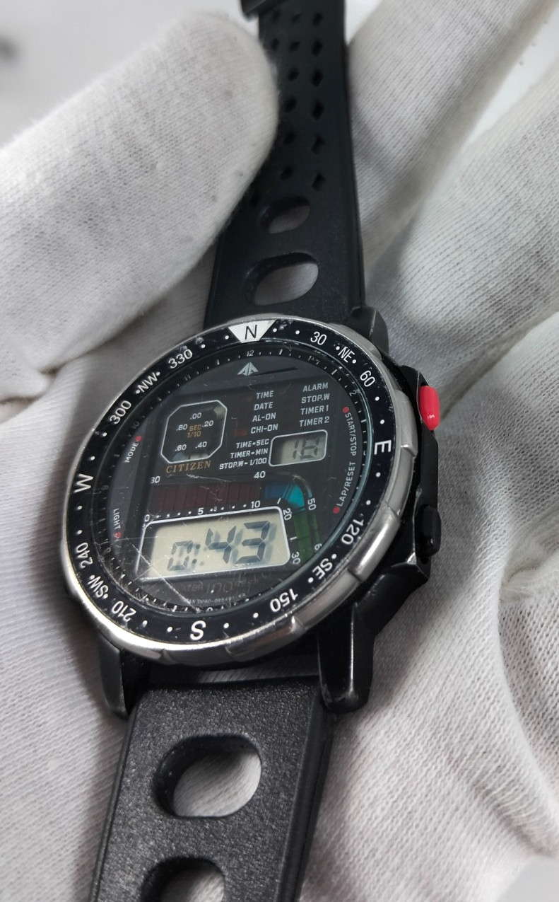 Citizen Mens Watch Windsurfer D060 Digital Compass Alarm Chronograph 100m 1980s