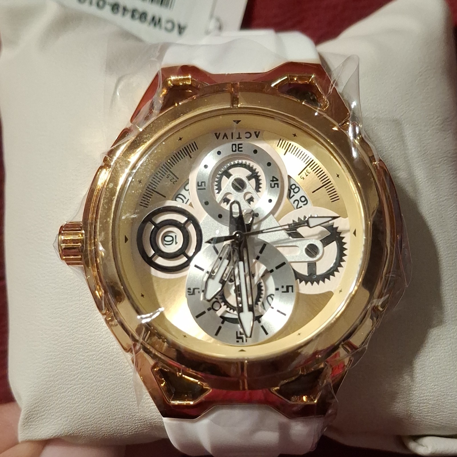 Activa Quartz Analog Watch Gold Tone Case White Rubber Strap Date Indicator