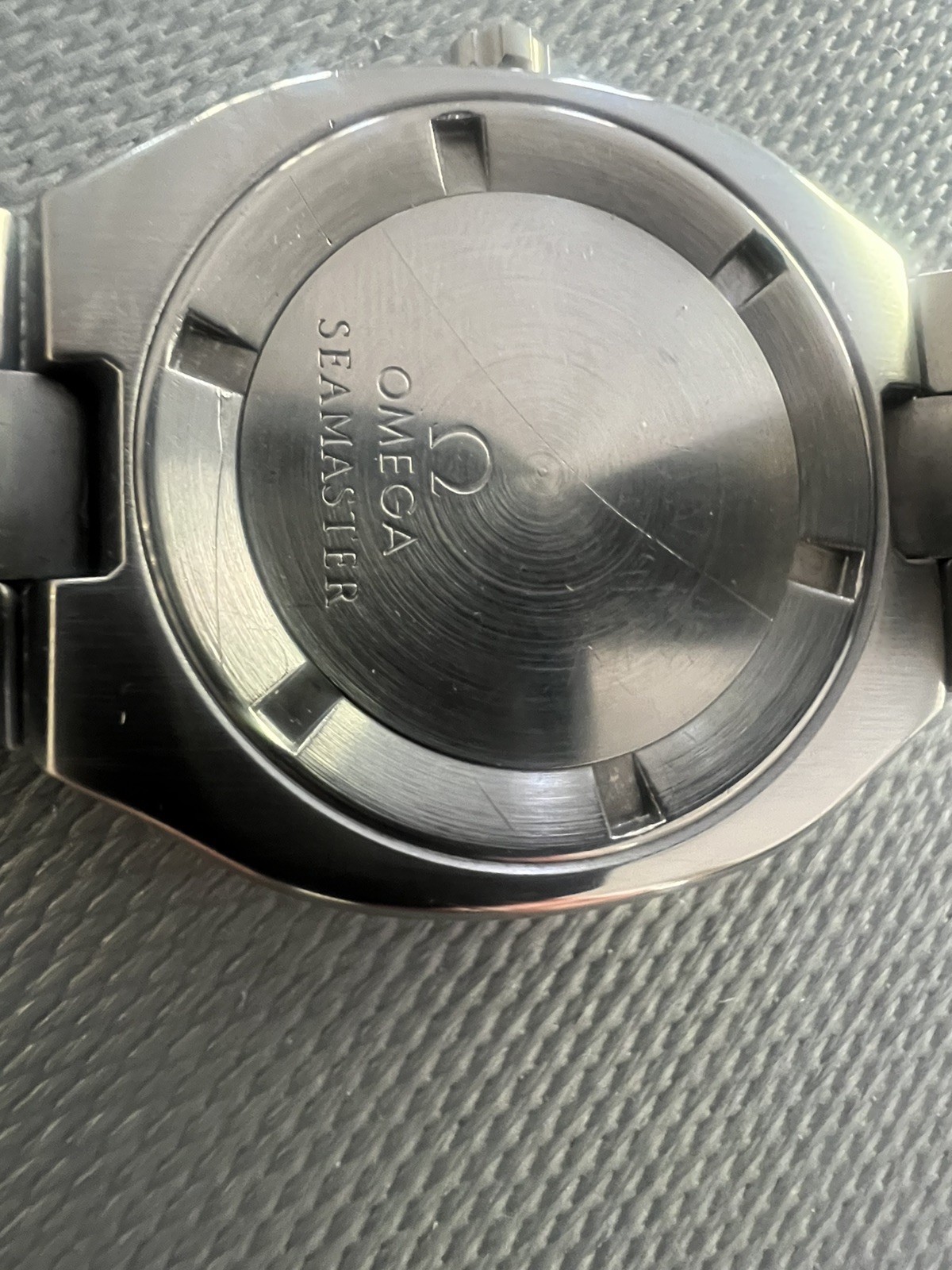 Men’s Date Omega Seamaster Professional 200m Watch Battery Operated.