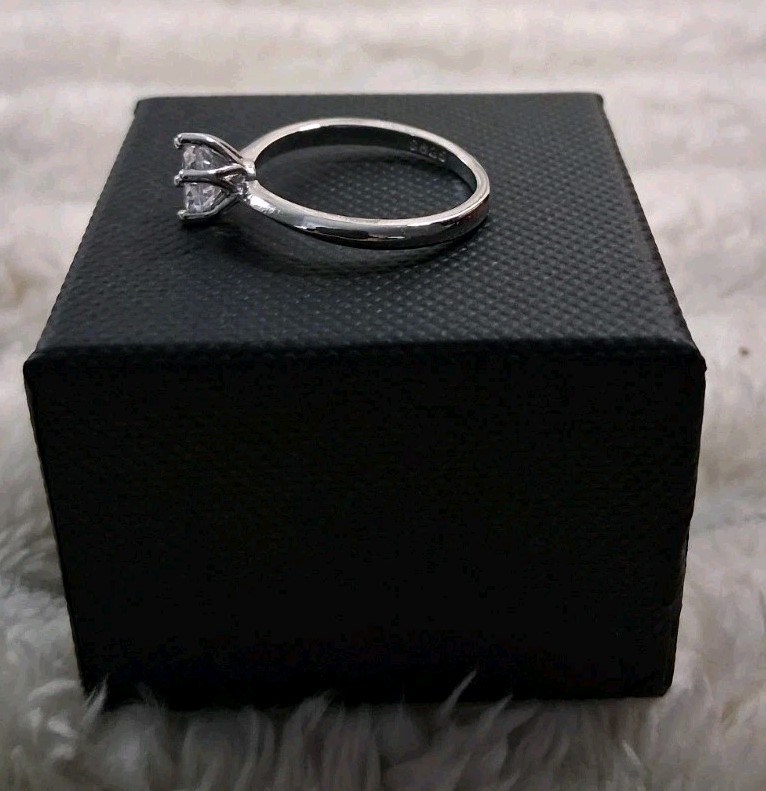 New Sterling Silver 925 Cubic Zirconia Solitaire Engagement Ring Size 7.75 w/Box