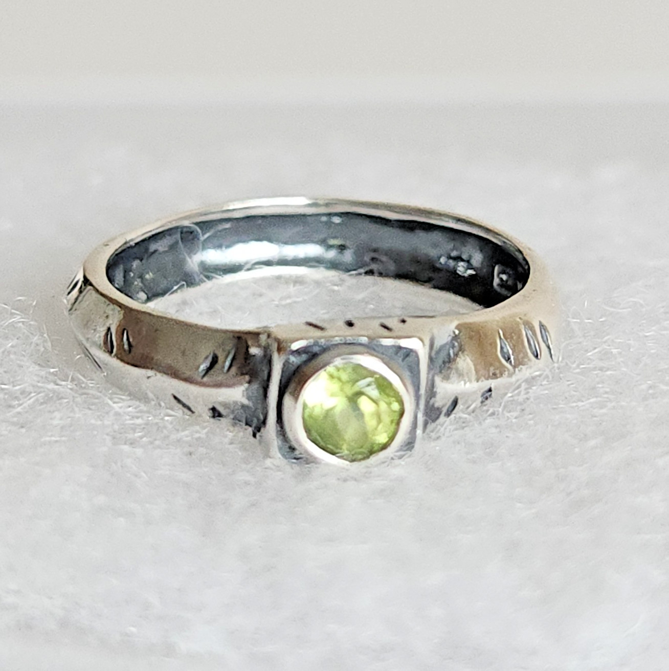 Silpada Sterling Silver Peridot Ring – Size 8.5 – Logo & 925 Stamp
