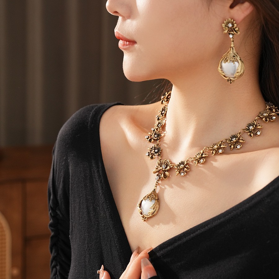 Vintage 2 Pcs Gold Tone Imitation Pearl Necklace Earrings Set Floral Dangle