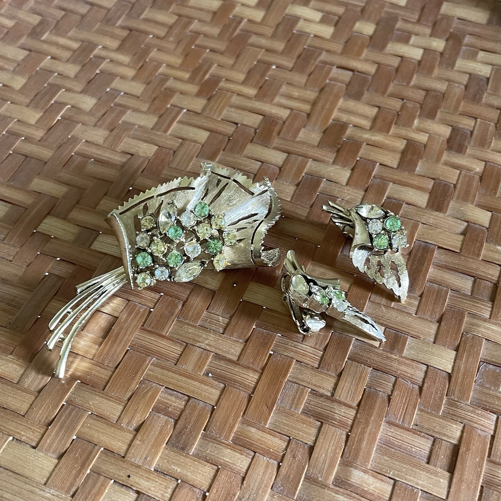 Vintage Signed CORO Pegasus Set Brooch & Earrings. Clear Rhinestones & Green
