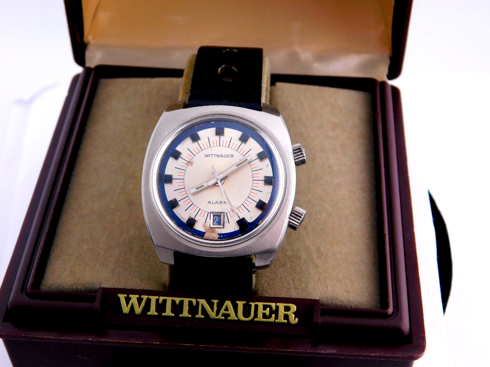VINTAGE WITTNAUER WRIST ALARM 17J SWISS MENS WRISTWATCH SERVICED W/BOX C.1970