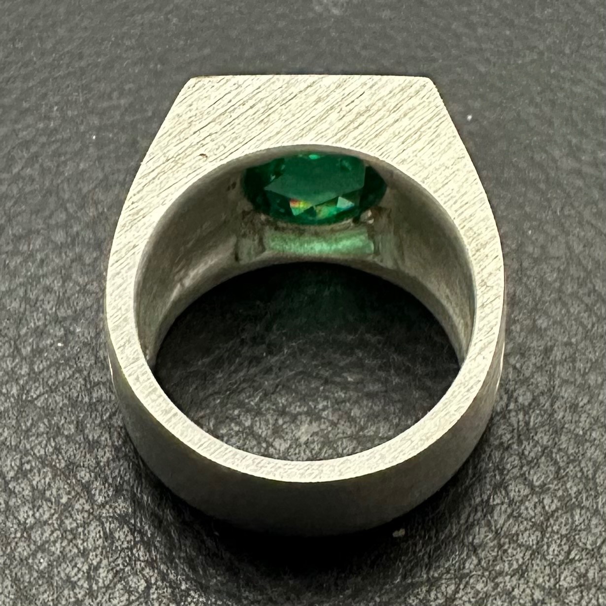 MJG STERLING SILVER GREEN LANTERN RING. 10mm ROSE CUT LAB GR.EMERALD. 26GR. 11.5