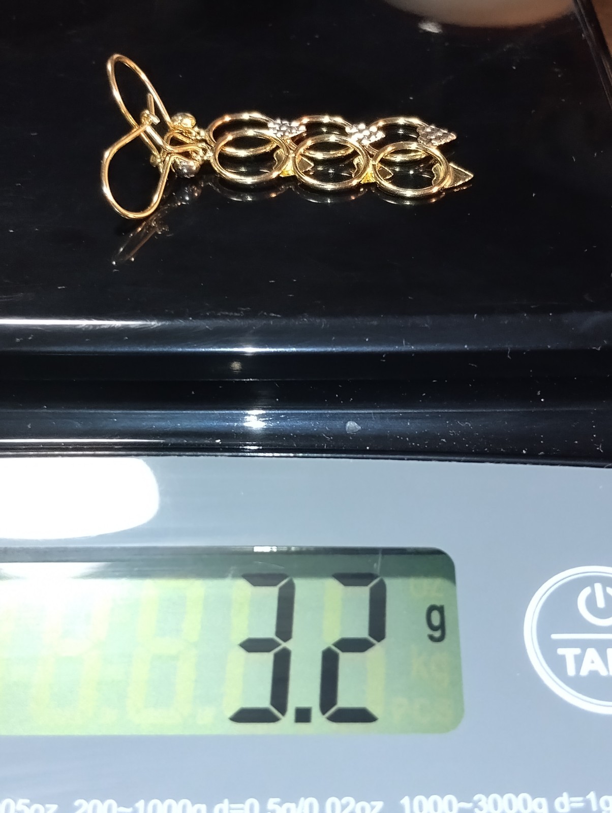 14k Yellow Gold 3.2 Grams Hanging Earrings 20inches Long. 14 K Stamped