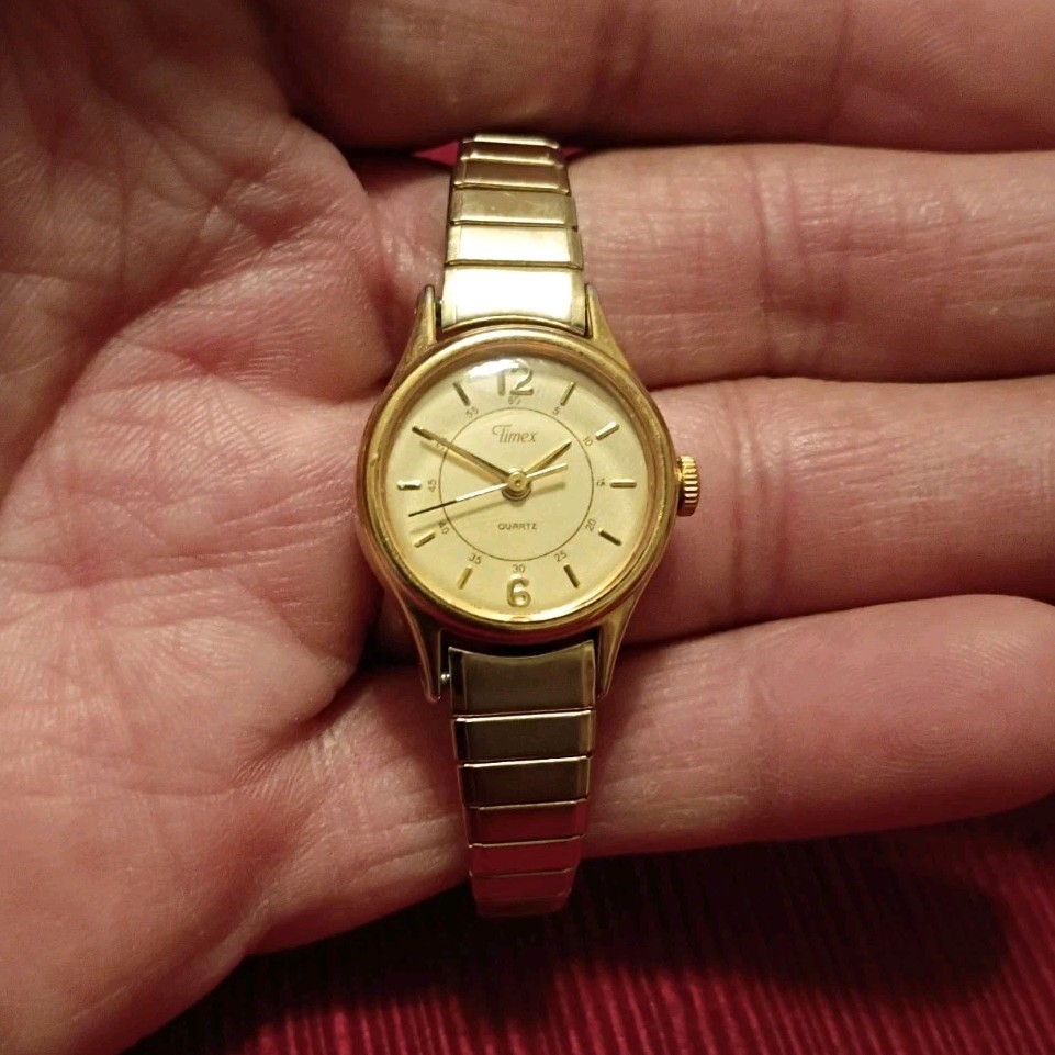 Timex BA CELL Women’s Quartz Gold Tone Analog Bracelet Watch – New Battery Works