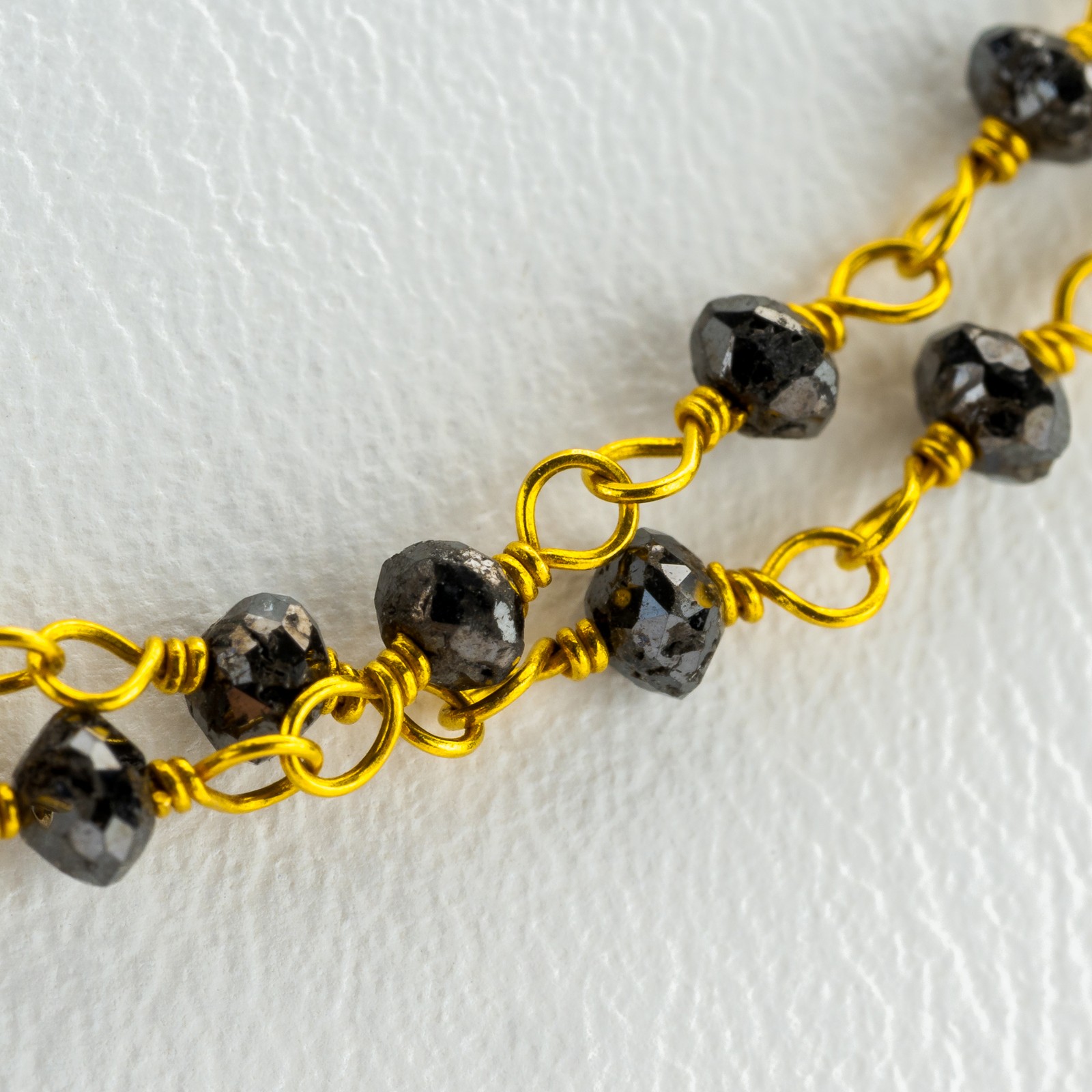 750 gold necklace with diamonds